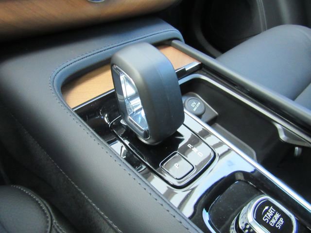 Used 2025 Volvo XC90 T8 Plus w/ Protection Package Premier image 47