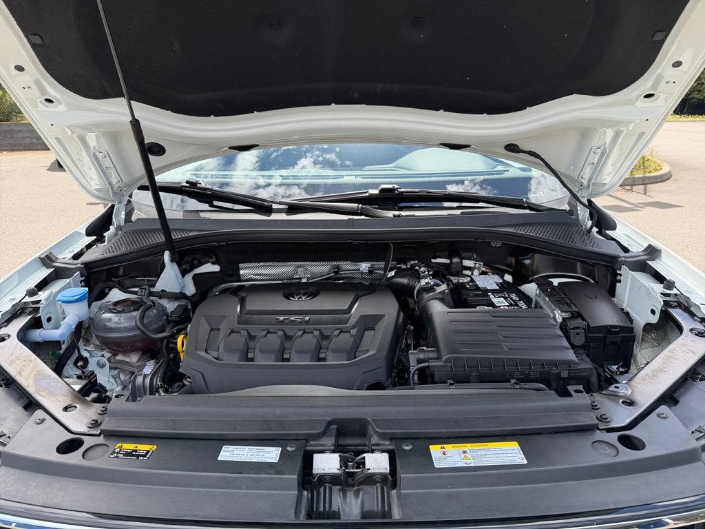 Used 2024 Volkswagen Tiguan SEL R-Line AWD/4WD image 29