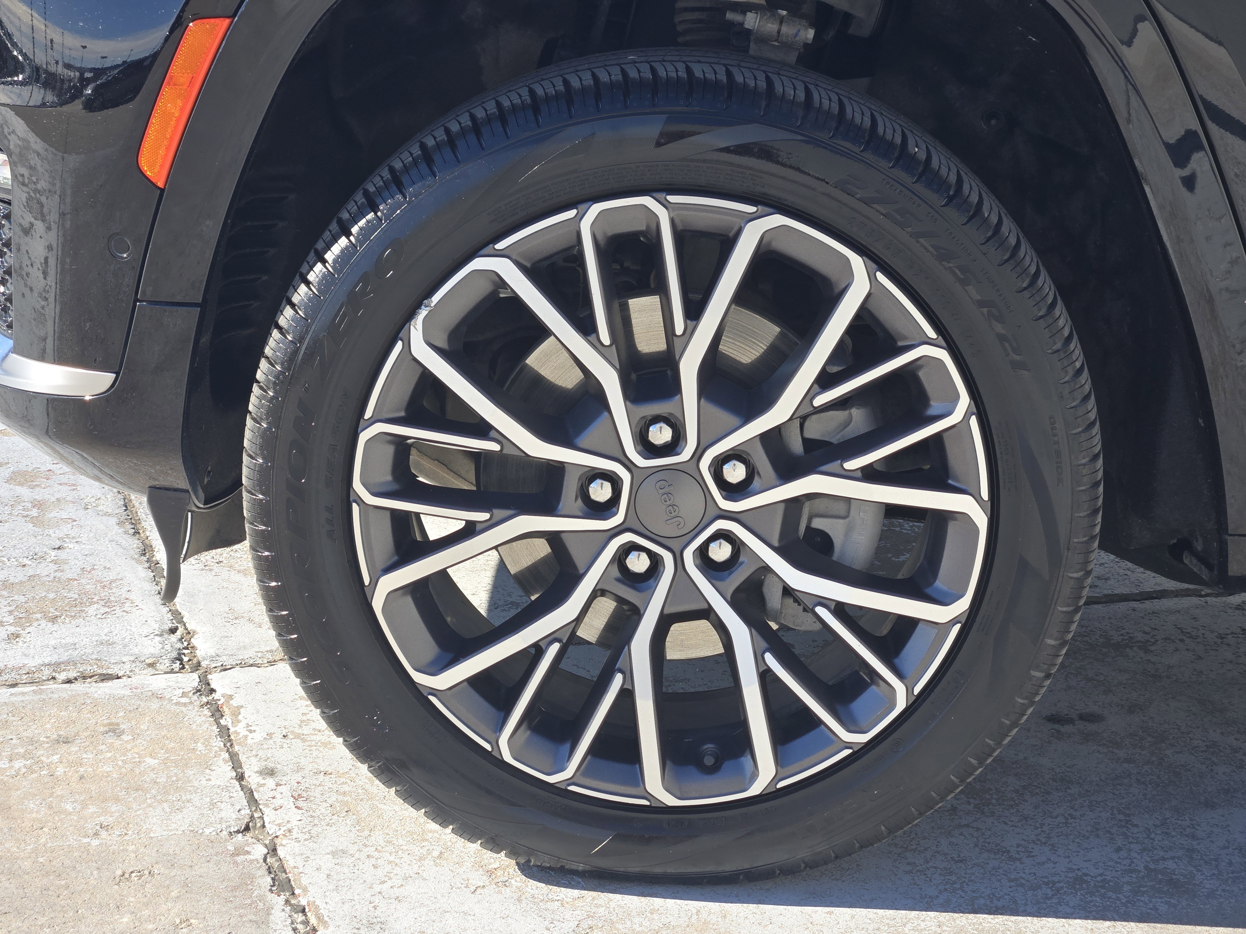 Used 2024 Jeep Grand Cherokee L Summit image 15