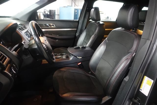 Used 2018 Ford Explorer XLT w/ Equipment Group 202A AWD/4WD image 11