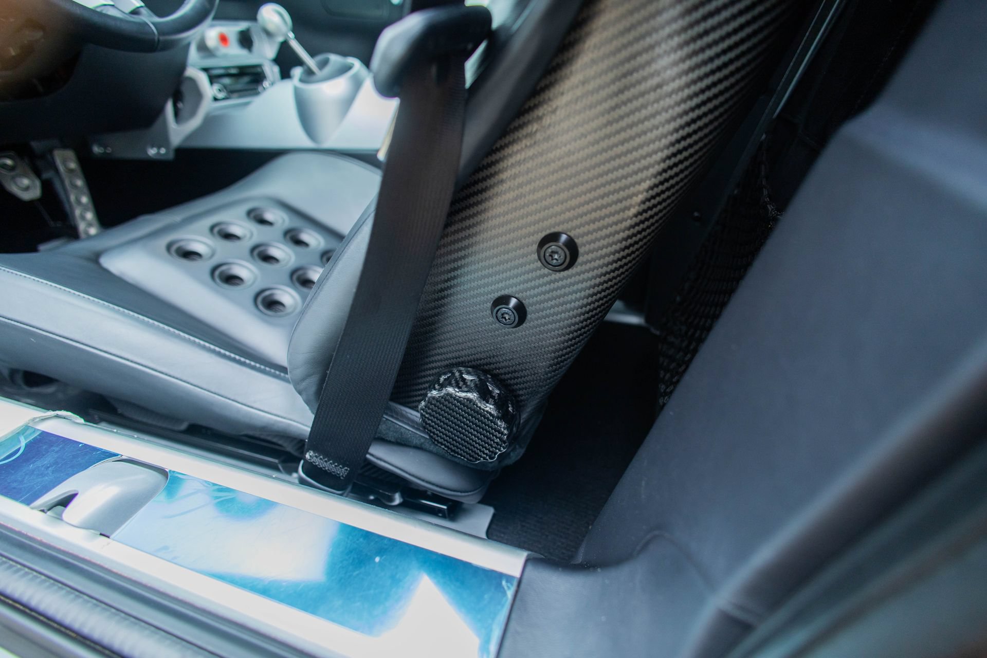 Used 2006 Ford GT RWD image 51