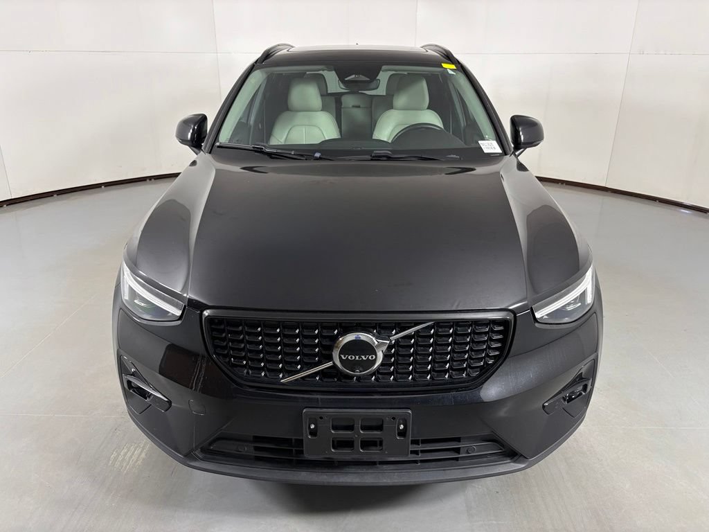 Used 2024 Volvo XC40 B5 Plus w/ Climate Package AWD/4WD image 3