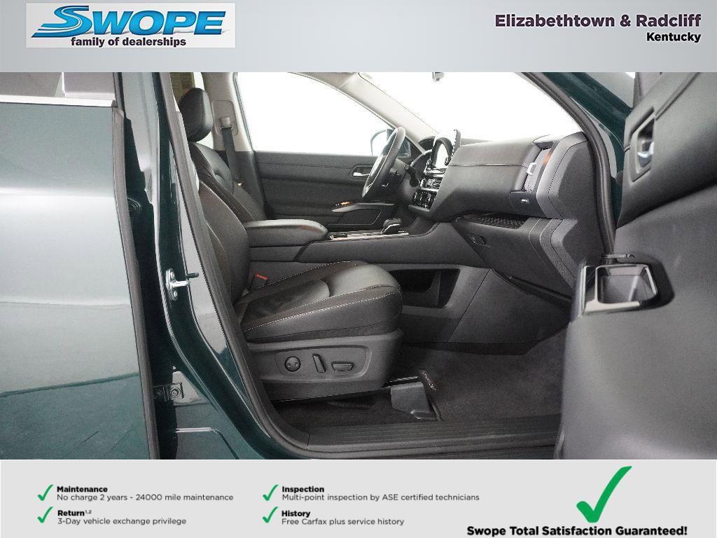 Used 2025 Nissan Pathfinder SL image 10