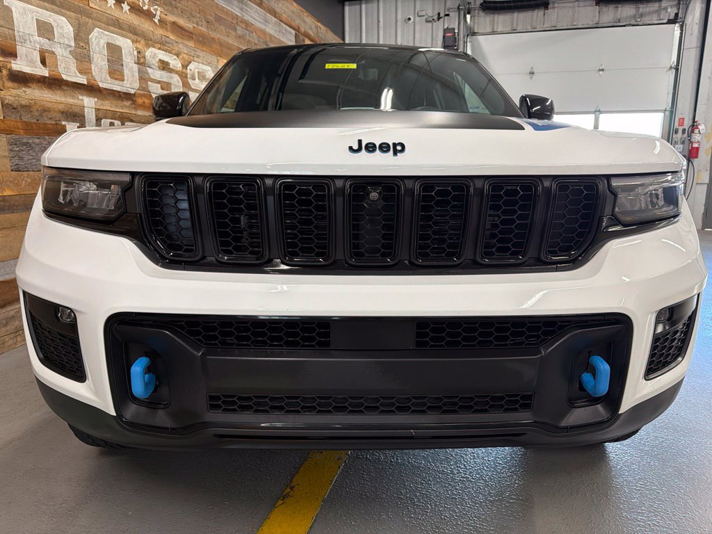 Used 2023 Jeep Grand Cherokee Trailhawk w/ Luxury Tech Group III AWD/4WD image 5