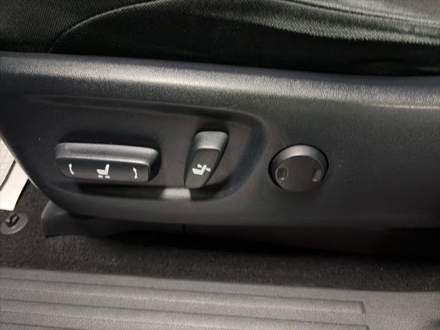 Used 2017 Toyota 4Runner SR5 AWD/4WD image 13