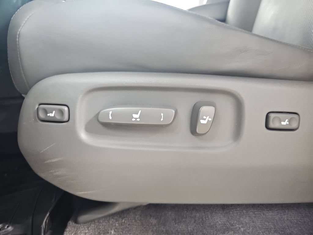 Used 2010 Lexus LX 570 4WD w/ Luxury Pkg image 37