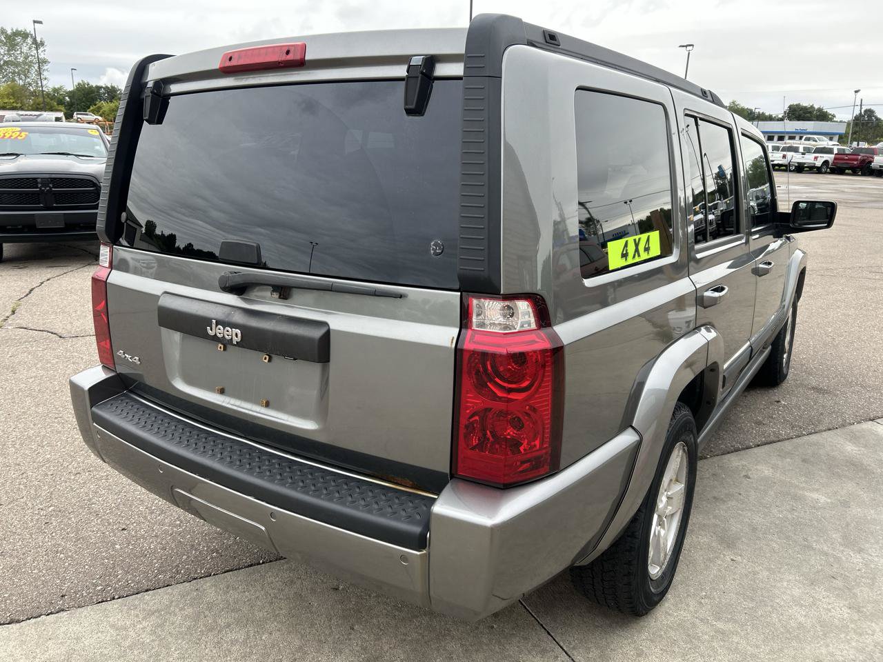 Used 2008 Jeep Commander Sport AWD/4WD image 5