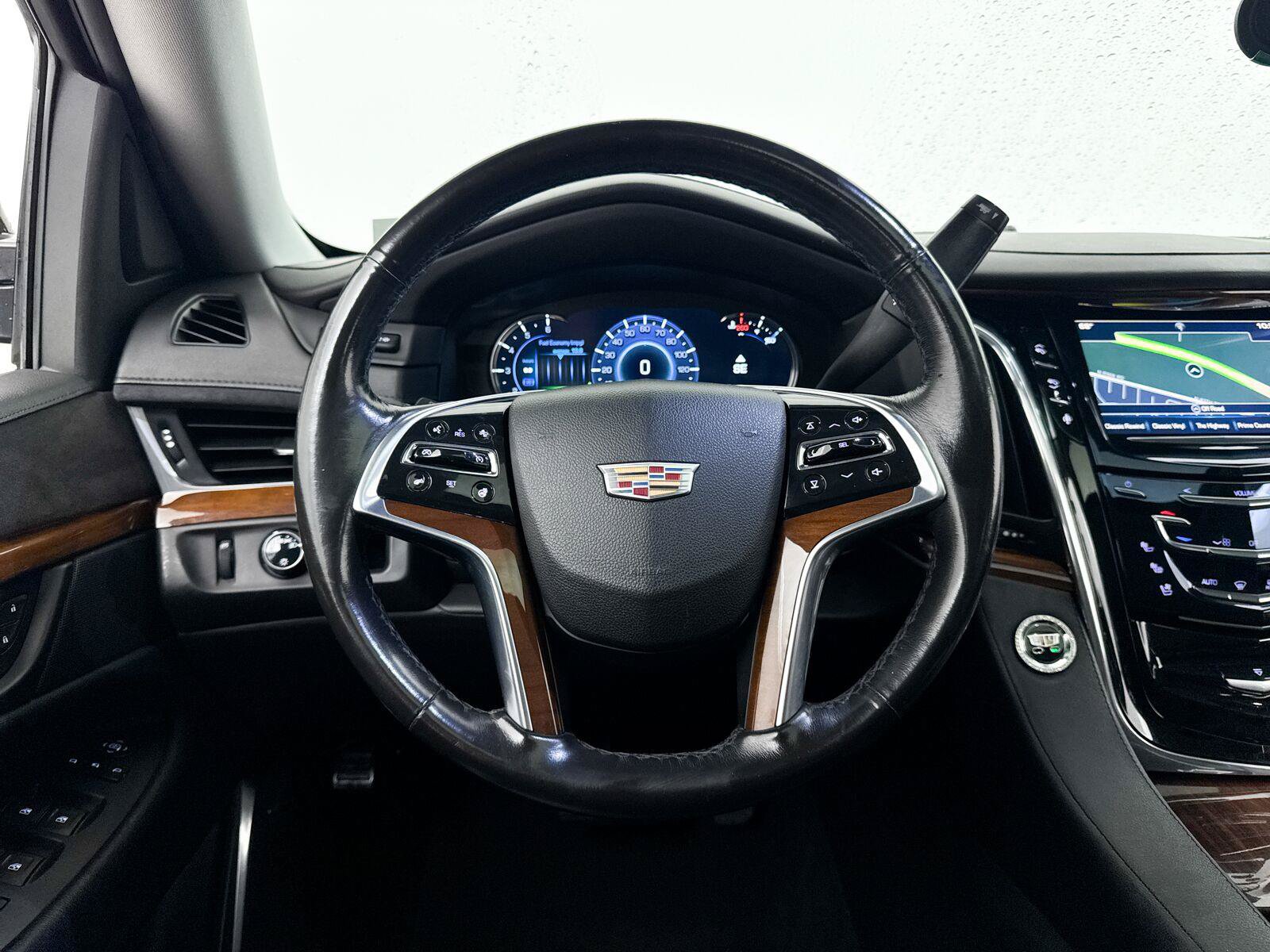 Used 2016 Cadillac Escalade Luxury RWD image 7