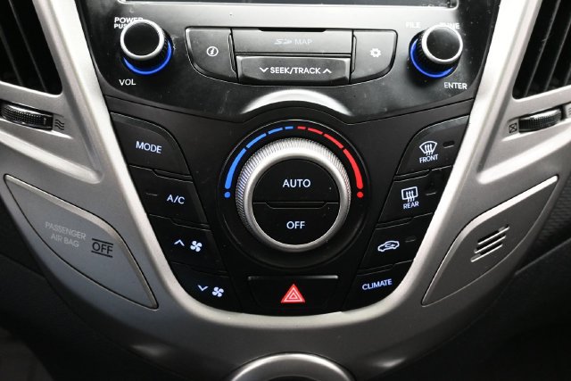Used 2017 Hyundai Veloster Value Edition FWD image 23