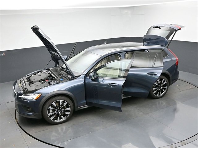 Used 2022 Volvo V60 T5 Cross Country w/ Advanced Package image 50