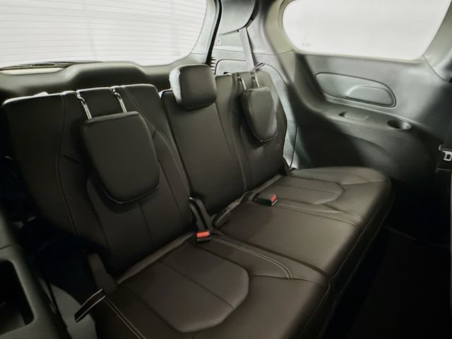 New 2026 Chrysler Pacifica Select w/ S Appearance Package FWD image 26