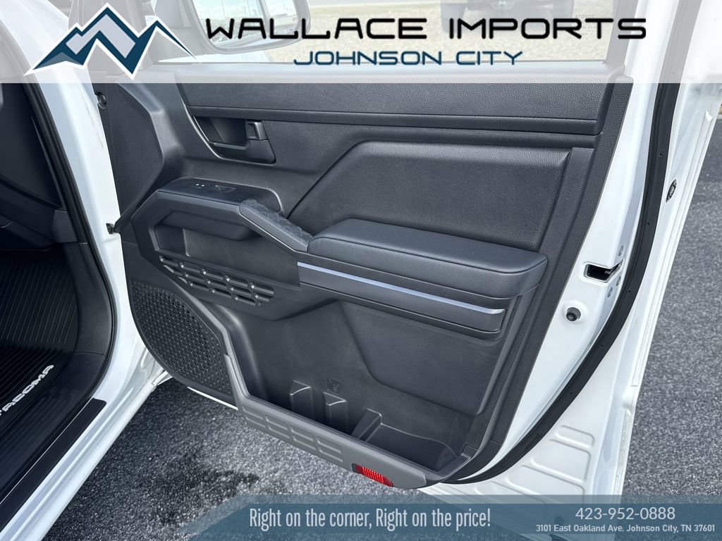 Used 2025 Toyota Tacoma SR5 AWD/4WD image 36