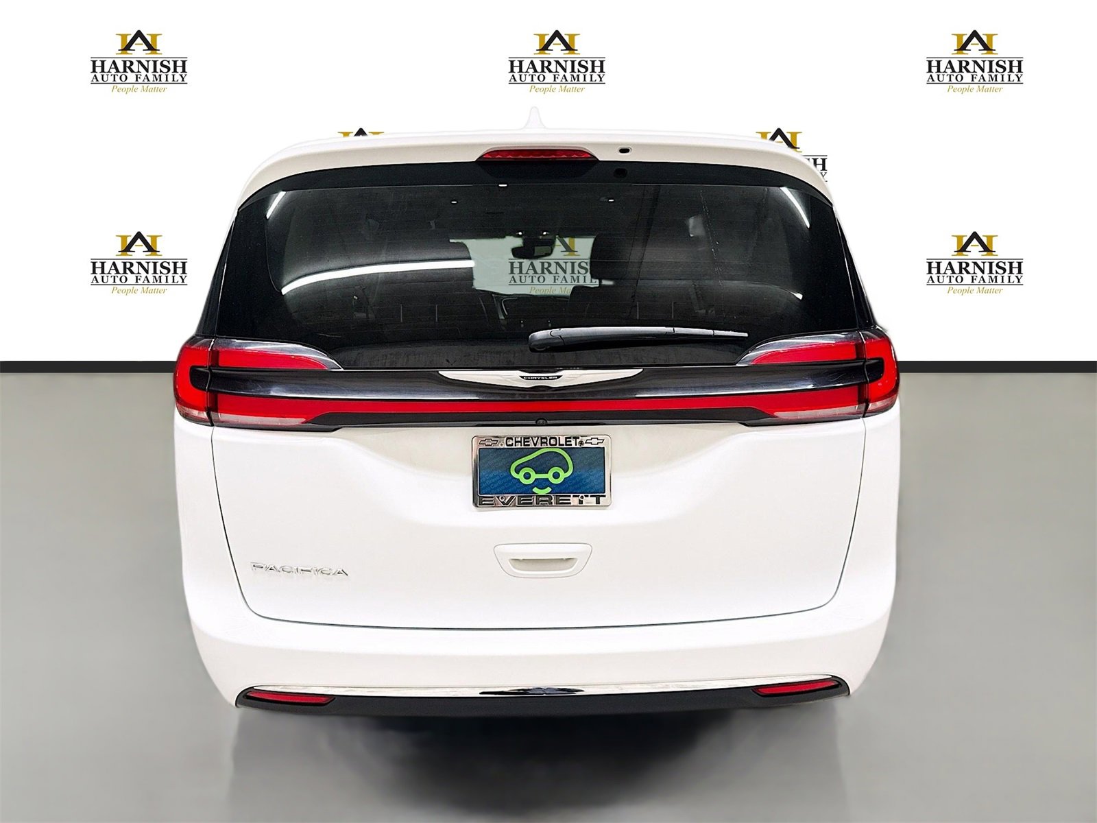 Used 2022 Chrysler Pacifica Touring-L image 6