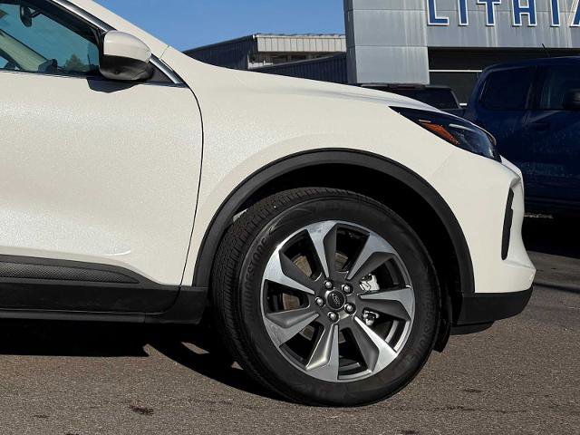 Certified 2025 Ford Escape Platinum w/ Premium Technology Package image 5