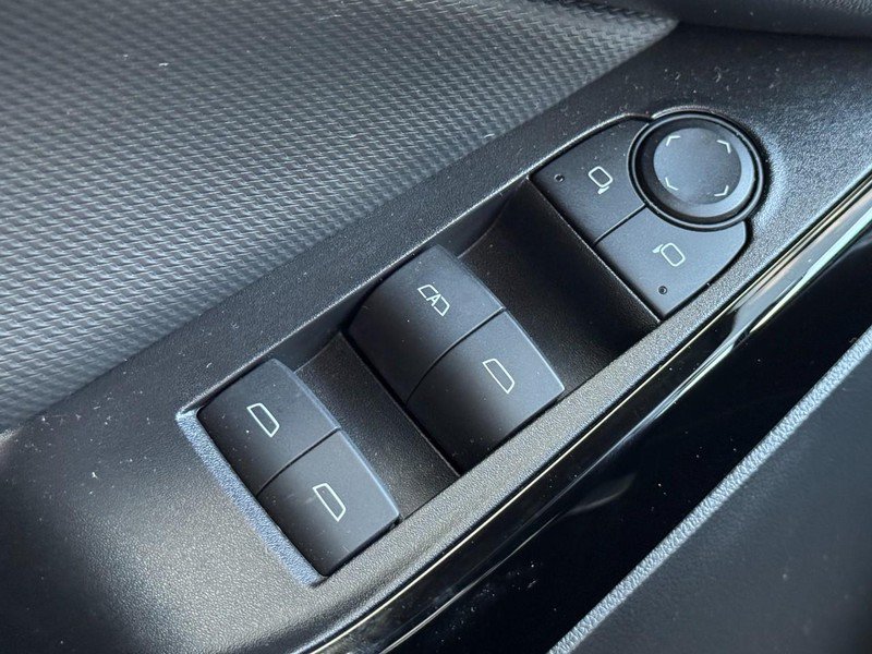 Used 2025 Chevrolet Equinox LT w/ Convenience Package II FWD image 22