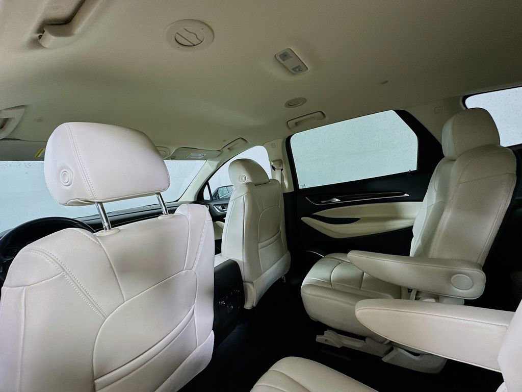 Used 2023 Buick Enclave Essence image 13