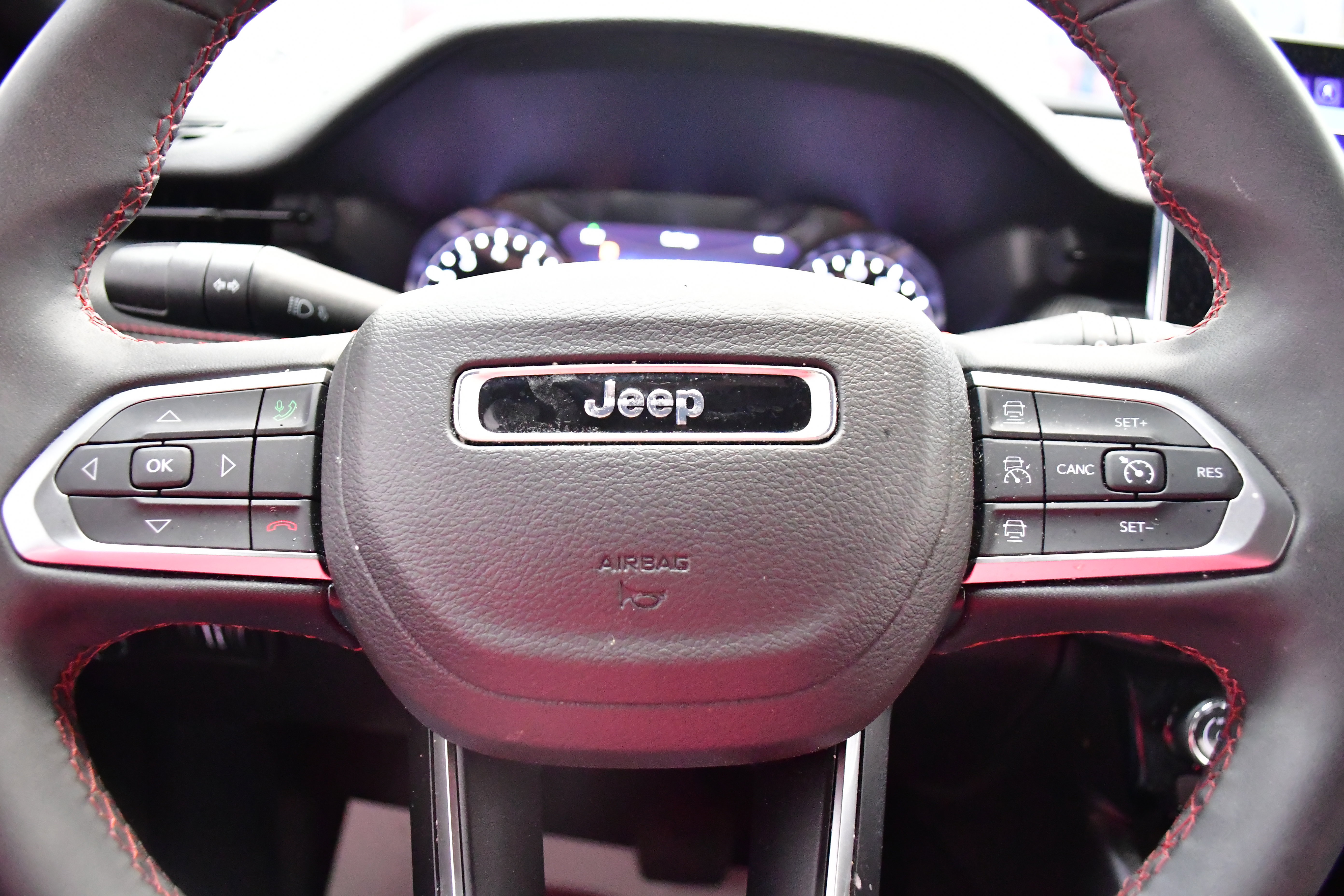 Used 2025 Jeep Compass Trailhawk AWD/4WD image 25
