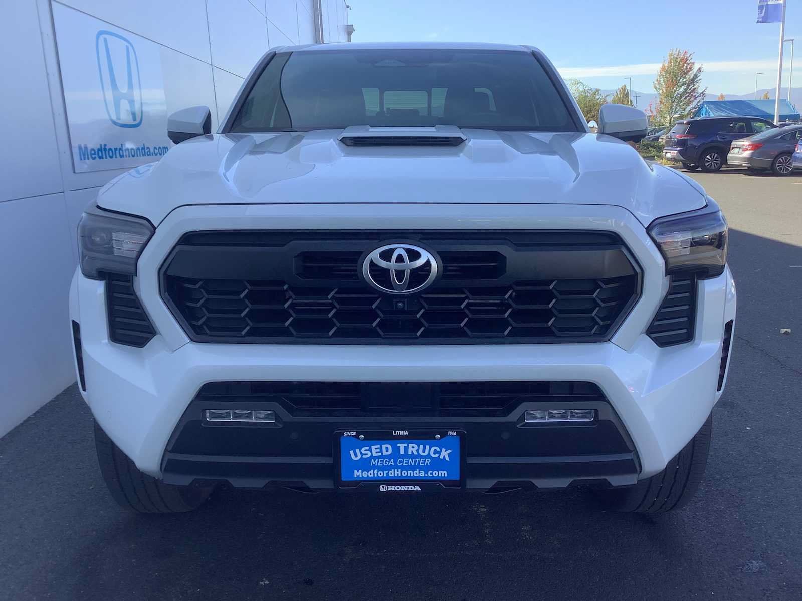 Used 2024 Toyota Tacoma TRD Sport w/ TRD Sport Premium Package AWD/4WD image 9