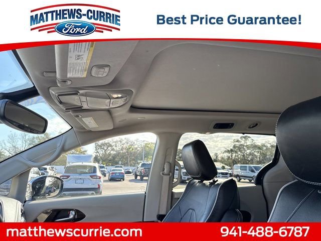 Used 2023 Chrysler Pacifica Limited image 11