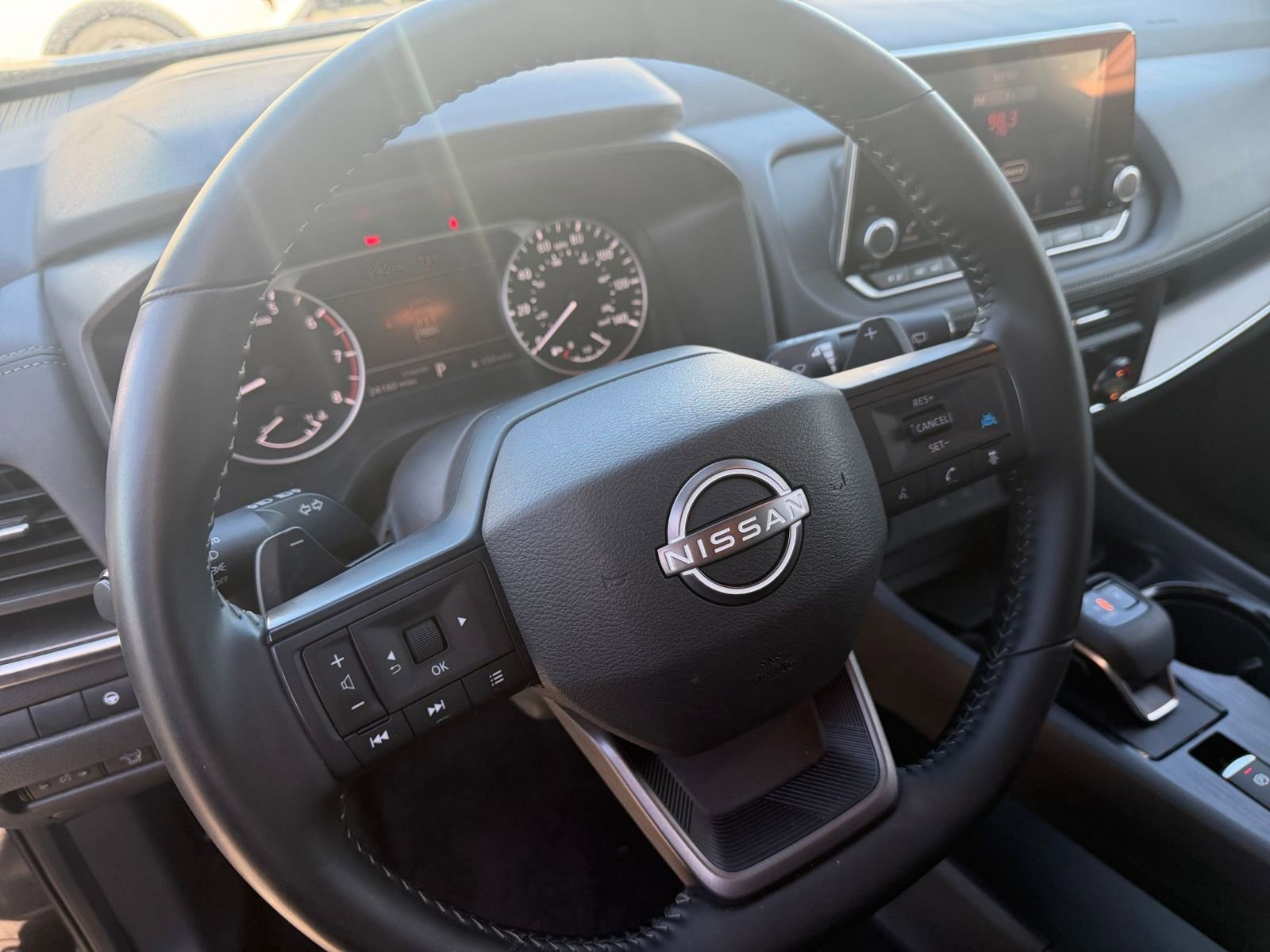 Used 2025 Nissan Rogue SV FWD image 30