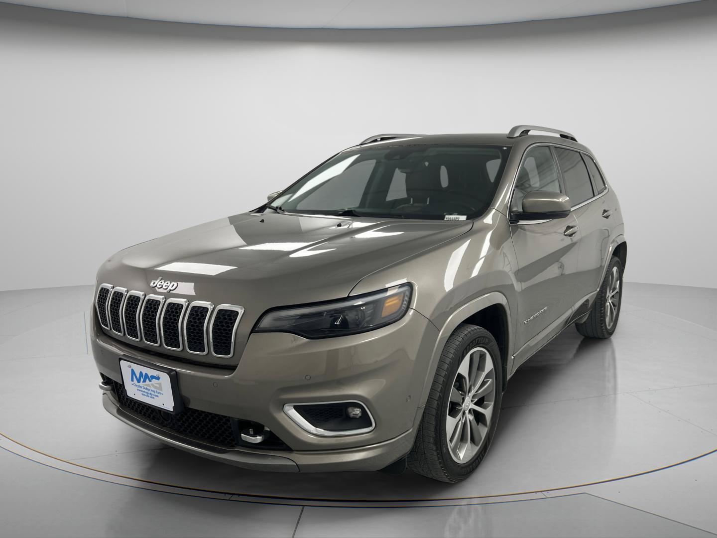 Used 2019 Jeep Cherokee Overland w/ Technology Group FWD image 4