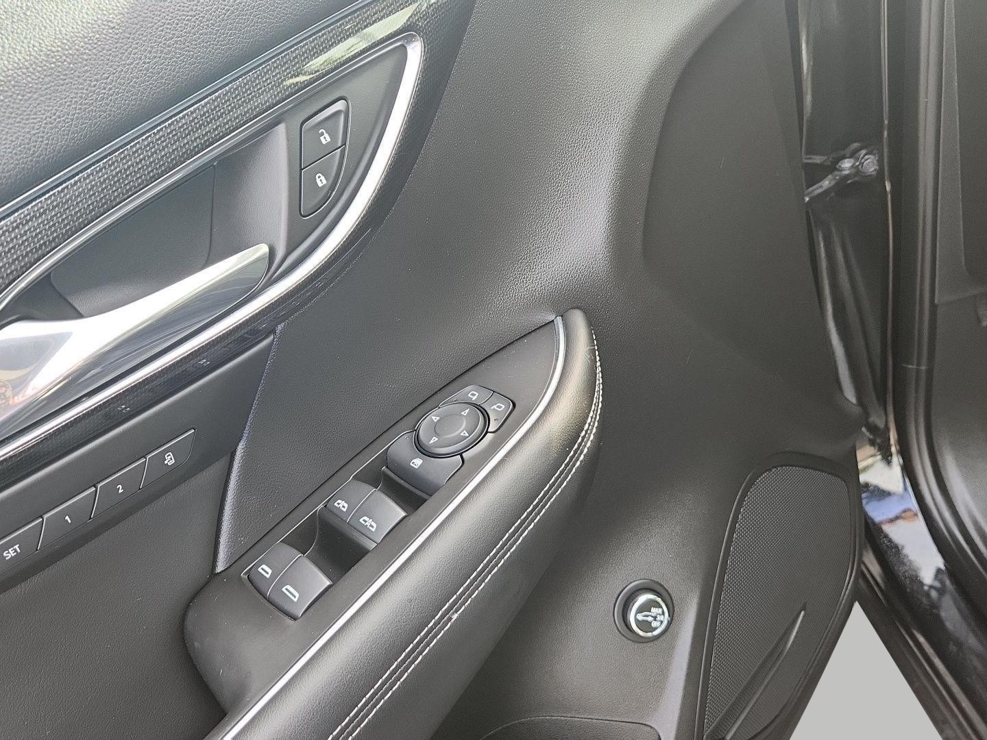 Used 2023 Buick Envision Essence AWD/4WD image 22