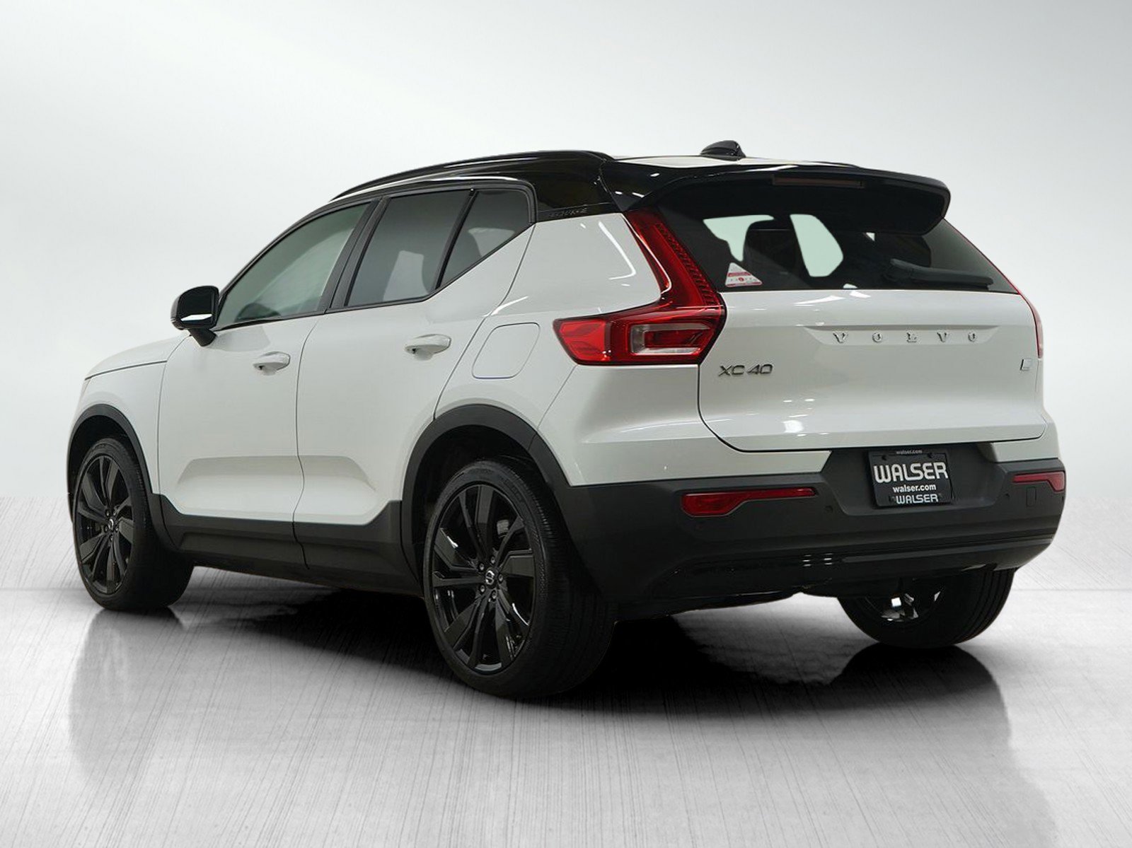 Used 2021 Volvo XC40 P8 Recharge w/ Advanced Package image 3