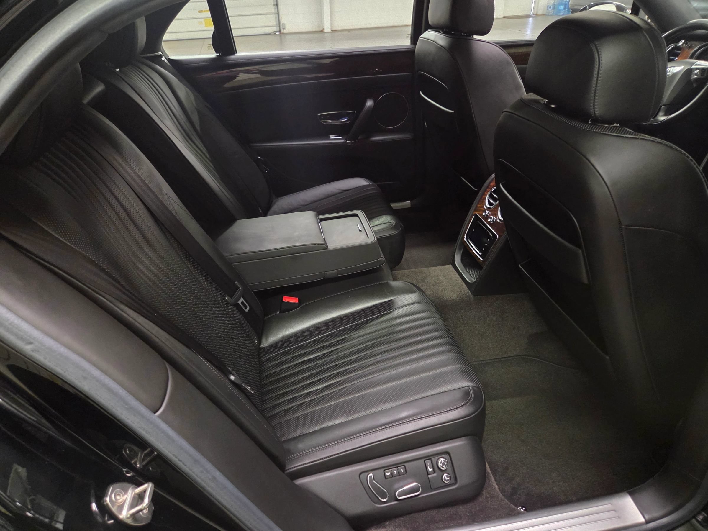 Used 2018 Bentley Flying Spur V8 AWD/4WD image 38