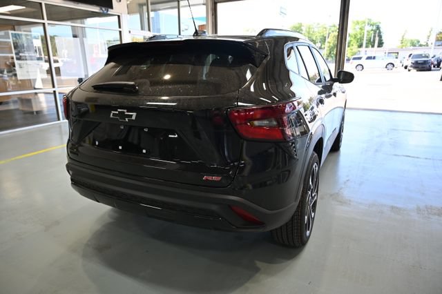 New 2026 Chevrolet Trax RS w/ Driver Confidence Package FWD image 5