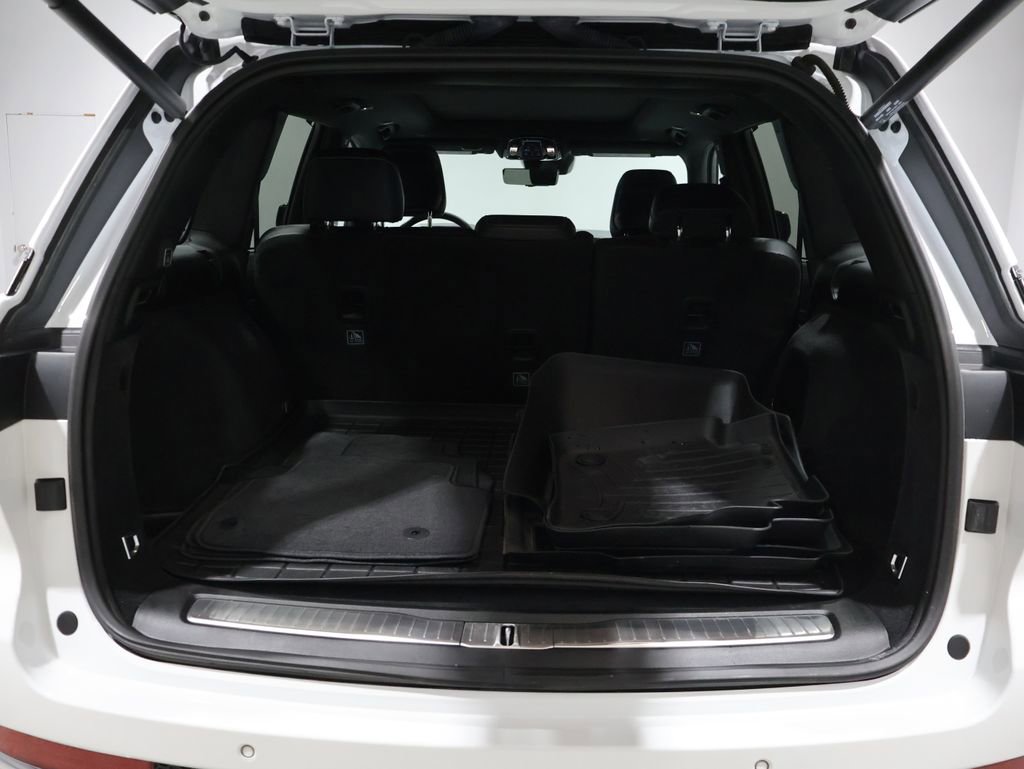 Used 2023 Jeep Grand Cherokee Overland w/ Luxury Tech Group IV image 4