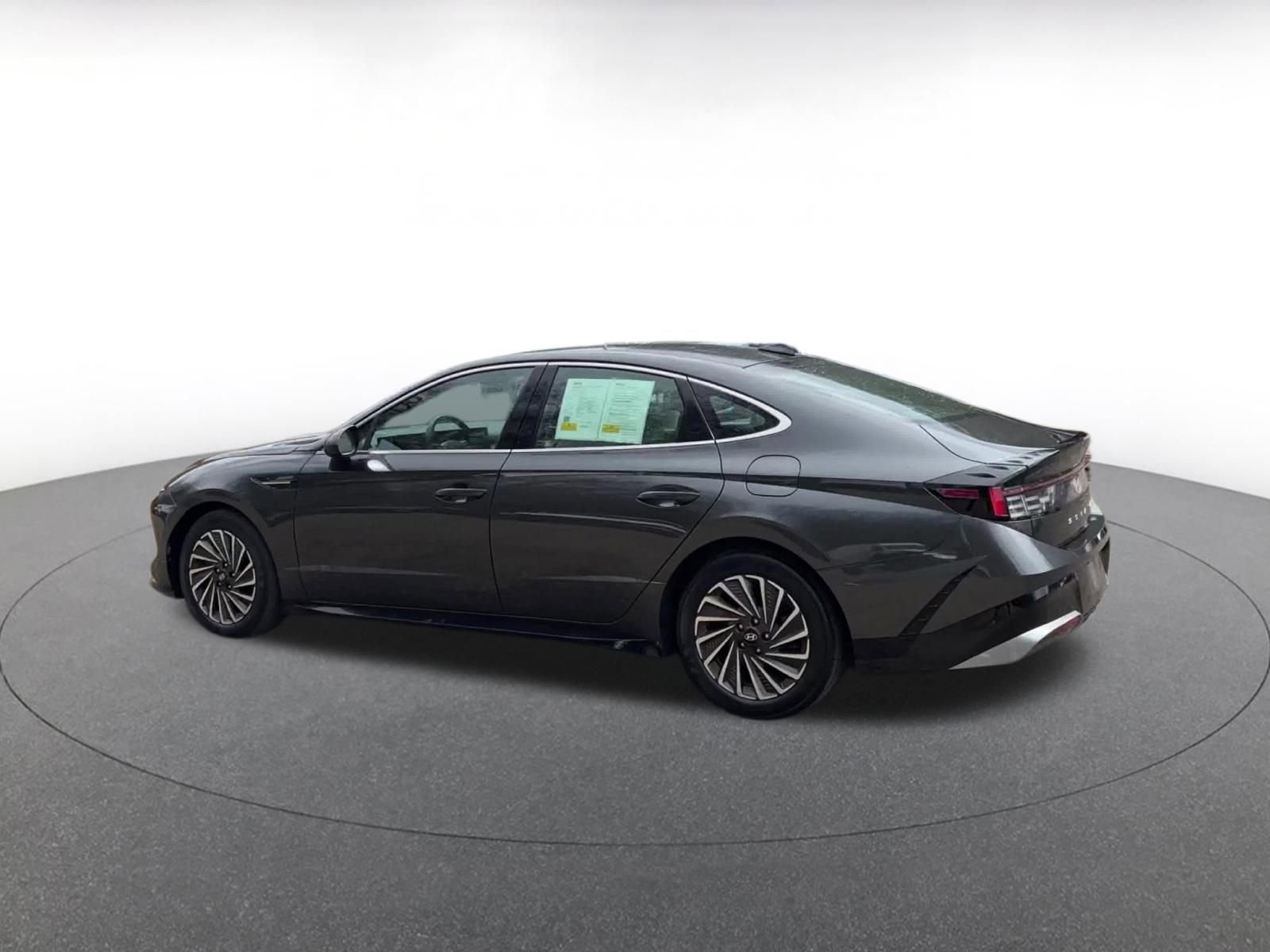 Used 2025 Hyundai Sonata SEL FWD image 10