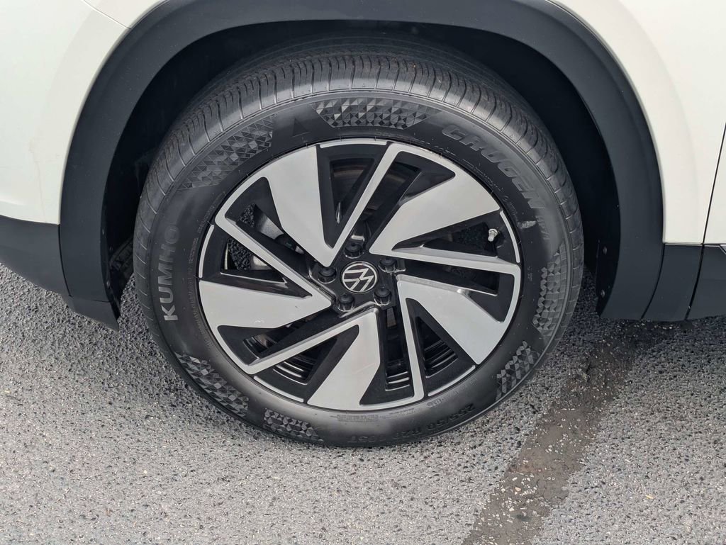 Certified 2024 Volkswagen Atlas SEL AWD/4WD image 12