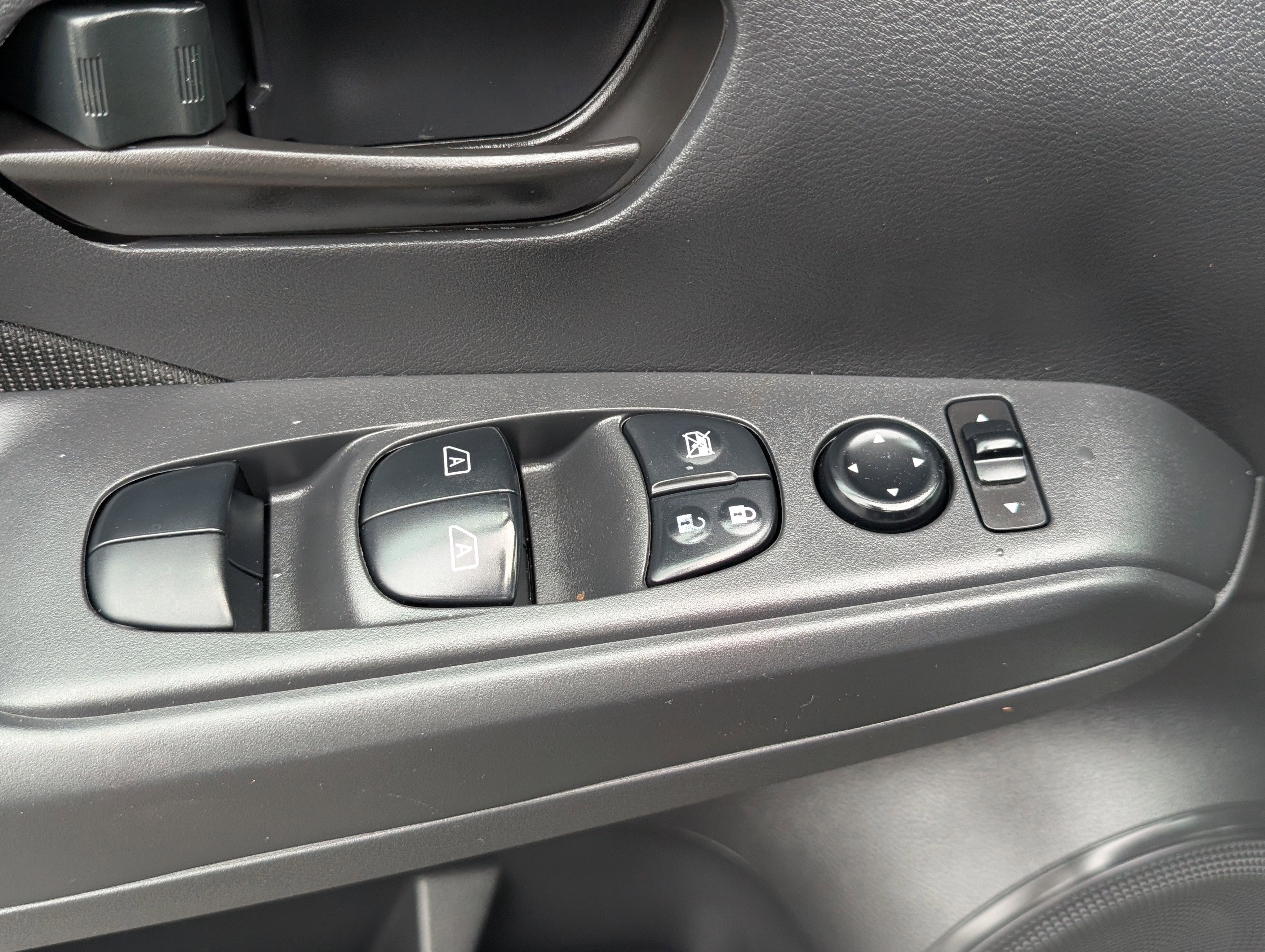 Used 2024 Nissan Kicks S image 16