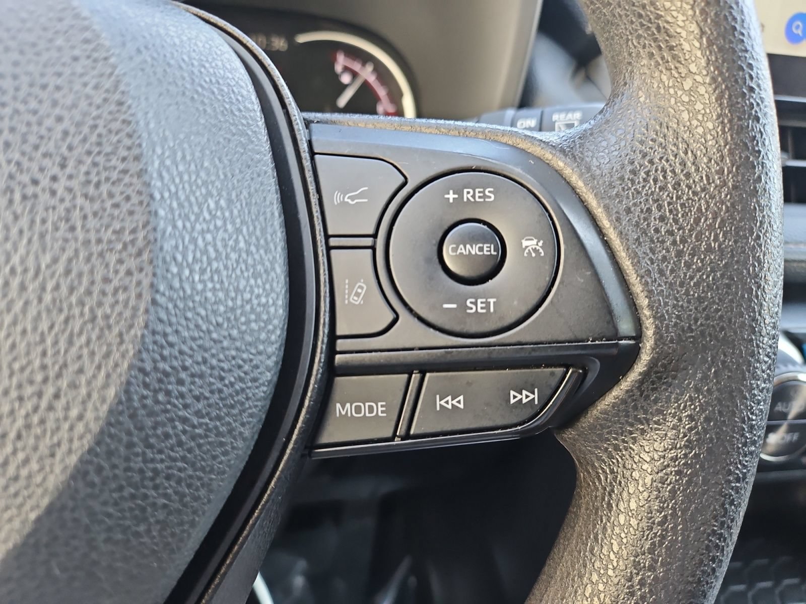 Used 2024 Toyota RAV4 XLE FWD image 29