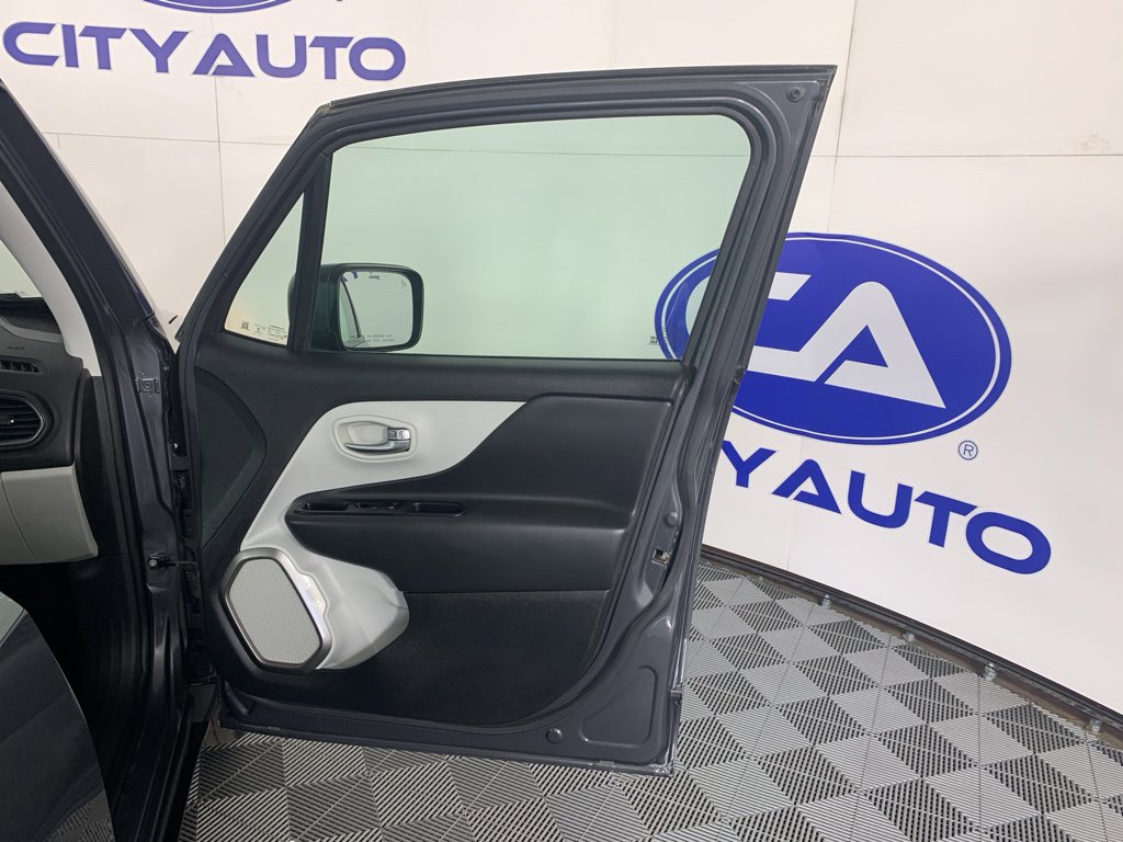 Used 2022 Jeep Renegade Latitude w/ Convenience Group AWD/4WD image 39
