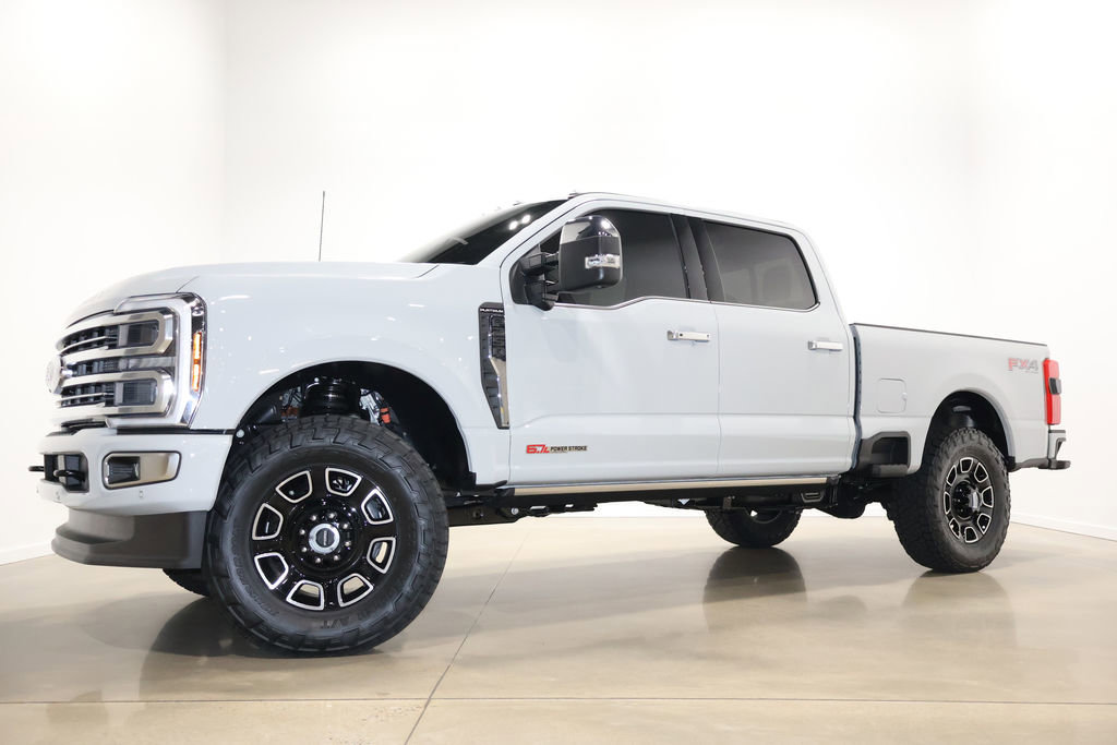 Used 2025 Ford F250 Platinum w/ Platinum Plus Package image 3