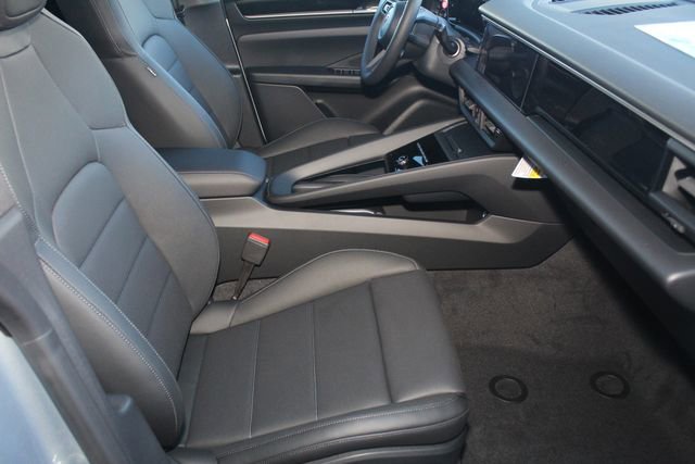 New 2025 Porsche Macan 4S Electric image 25