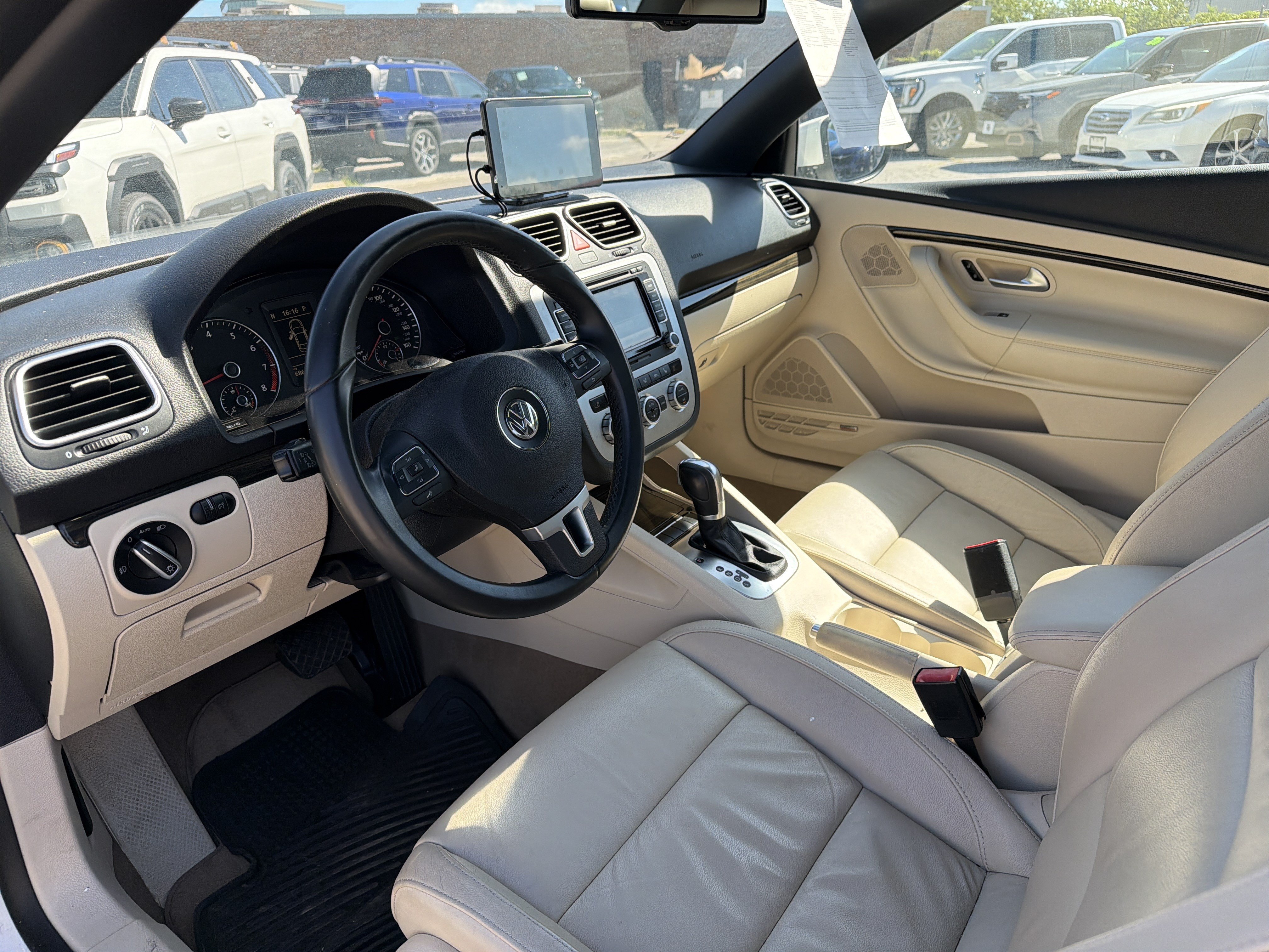 Used 2013 Volkswagen Eos Lux FWD image 20