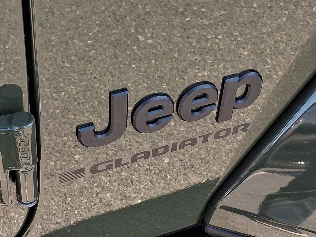 Used 2023 Jeep Gladiator Willys image 16