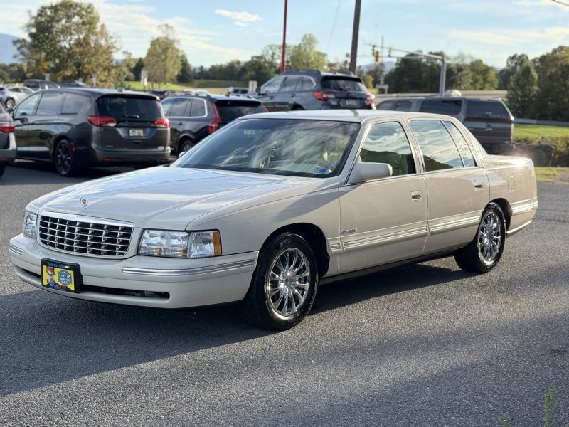 Used 1997 Cadillac De Ville Sedan FWD image 2