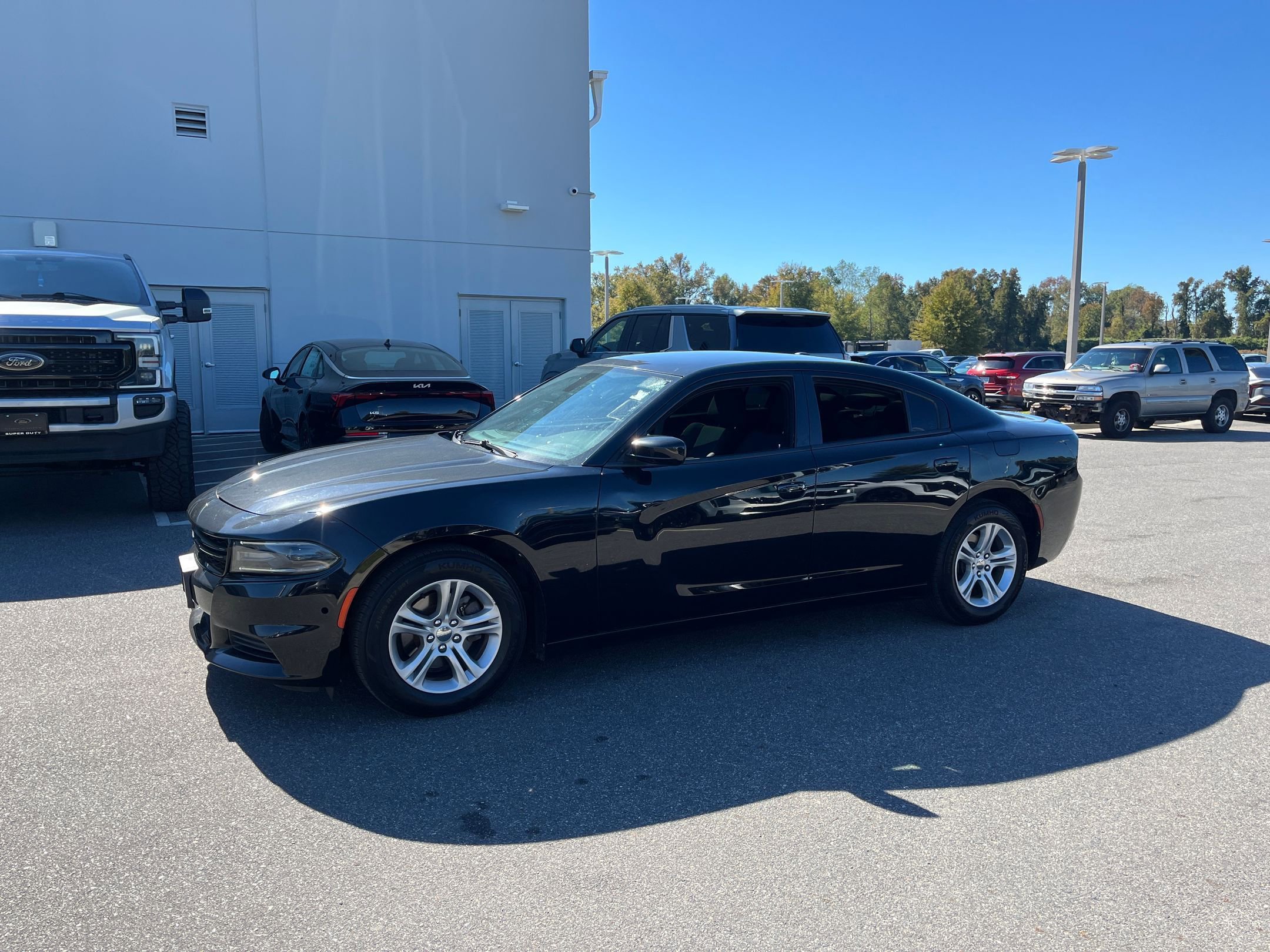 Used 2019 Dodge Charger SXT image 4