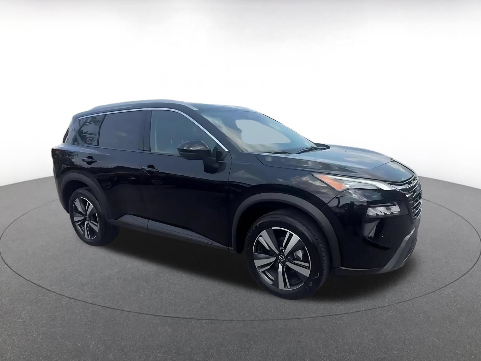 Used 2026 Nissan Rogue SL FWD image 2