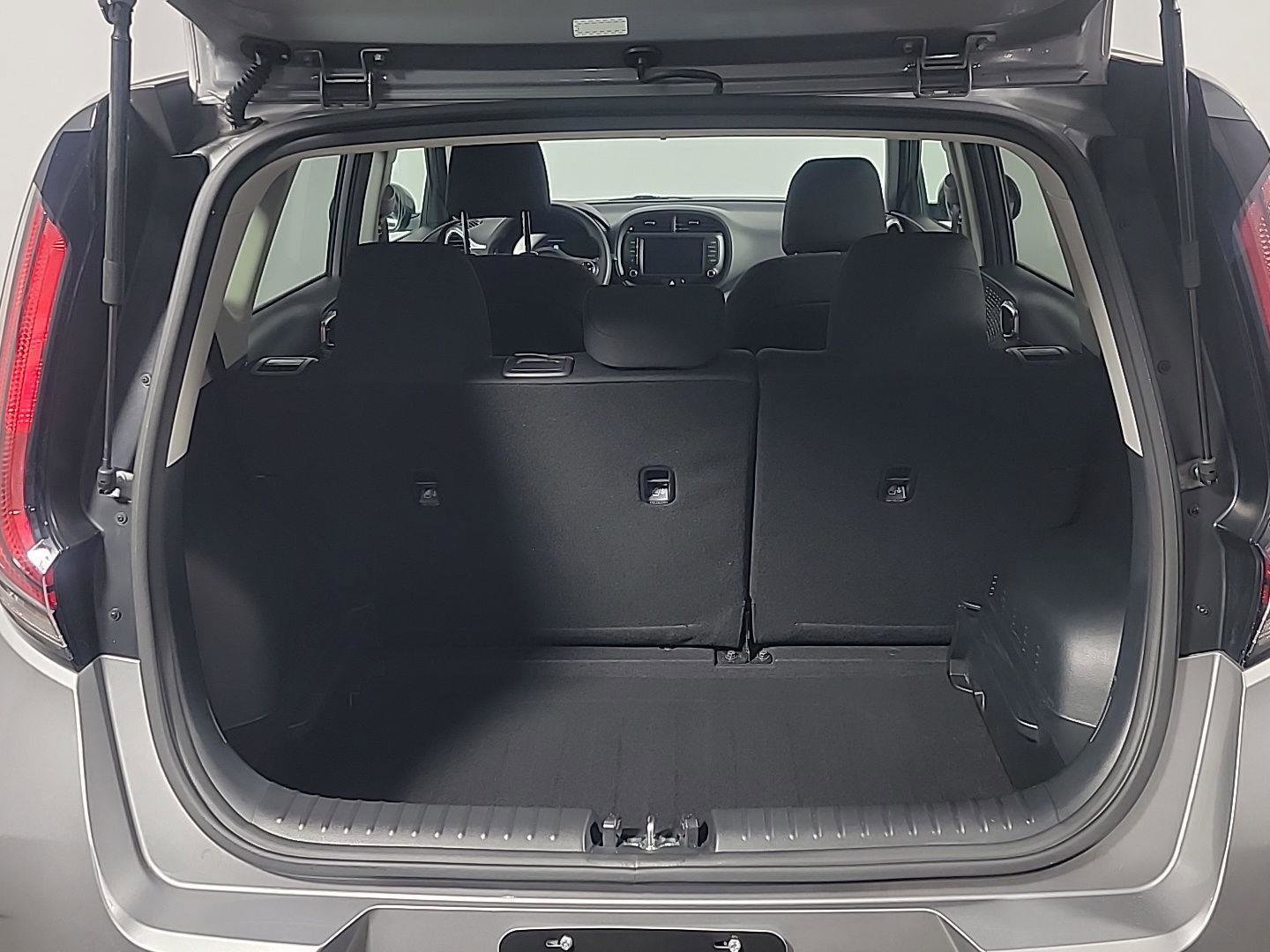 Used 2023 Kia Soul LX w/ LX Technology Package image 9