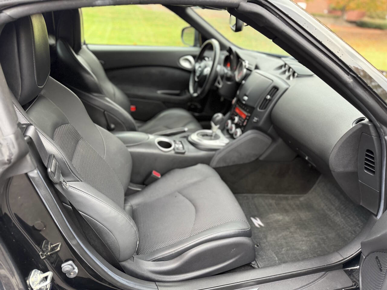 Used 2013 Nissan 370Z Touring RWD image 12