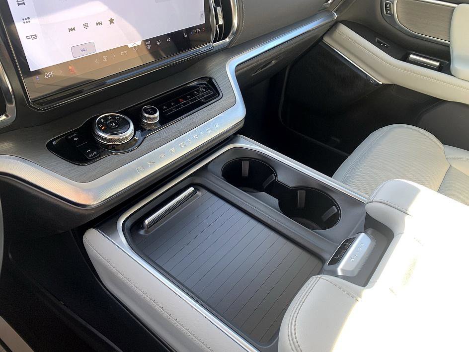 Used 2025 Ford Expedition Max Platinum image 19