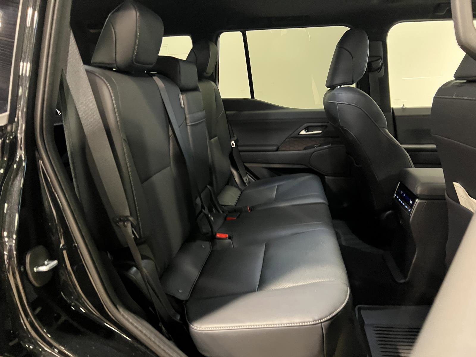 Used 2026 Lexus GX 550 w/ Accessory Package (2T) AWD/4WD image 35