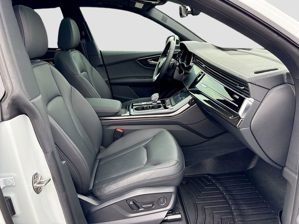 Used 2025 Audi Q8 Premium Plus AWD/4WD image 20