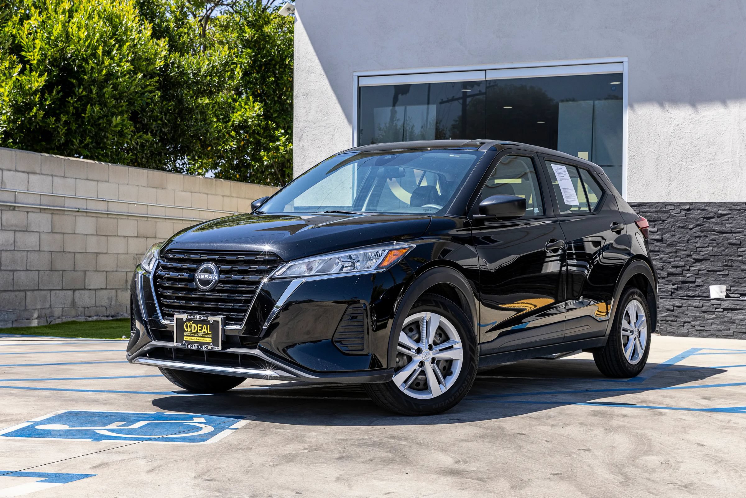 Used 2023 Nissan Kicks S FWD image 4