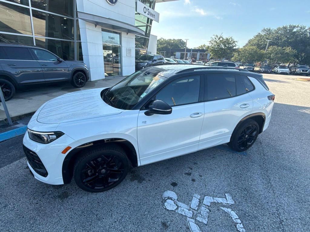 Certified 2025 Volkswagen Tiguan SE R-Line AWD/4WD image 29