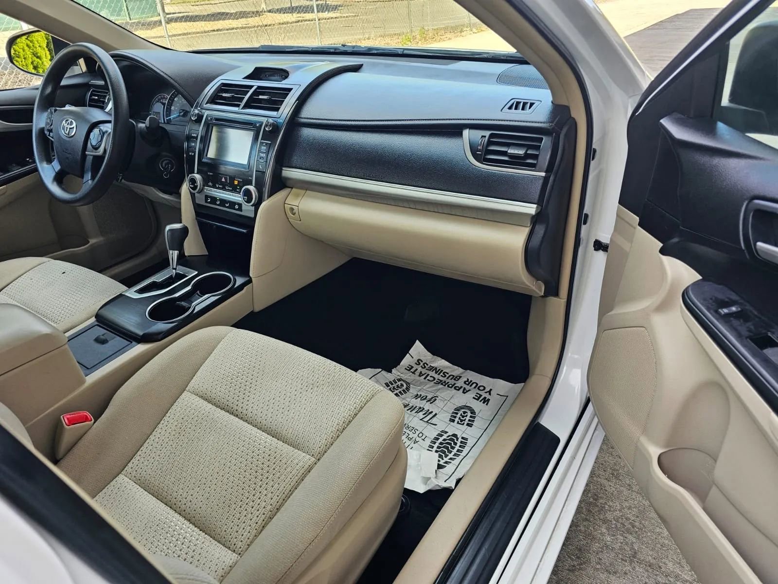 Used 2014 Toyota Camry LE image 11
